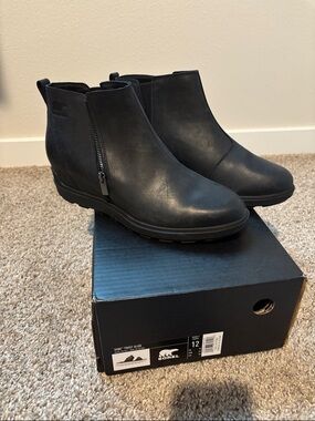 Sorel Women’s Black Side Zip Leather Boots. Never worn!